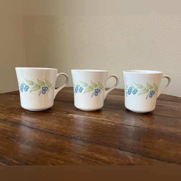 Set of 3. Vintage Corning ware mugs/cups - Picture 1 of 6